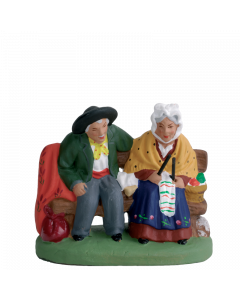 Couple of old people sitting - 7CM